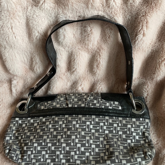 Guess handbag - Picture 2 of 5